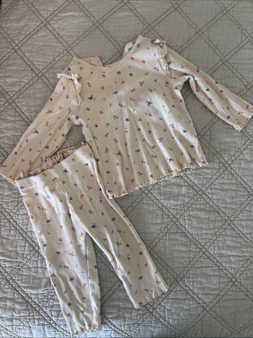 H&M Cream Ribbed Floral Ruffle Pajama Set with Pink, Blue, Yellow Flowers